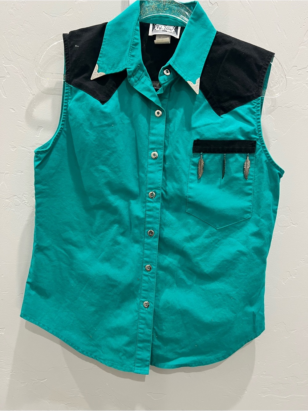 RK Ellis Women’s Vintage Western Sleeveless Shirt Metal Accents Teal Small